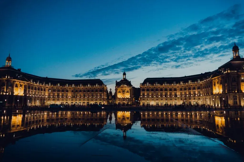 Bordeaux at dusk (source: nightlifepartyguide.com)